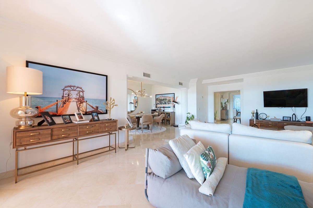 3 soverom Leilighet til salgs i Nueva Andalucia med svømmebasseng garasje - € 1 100 000 (Ref: 9540960)