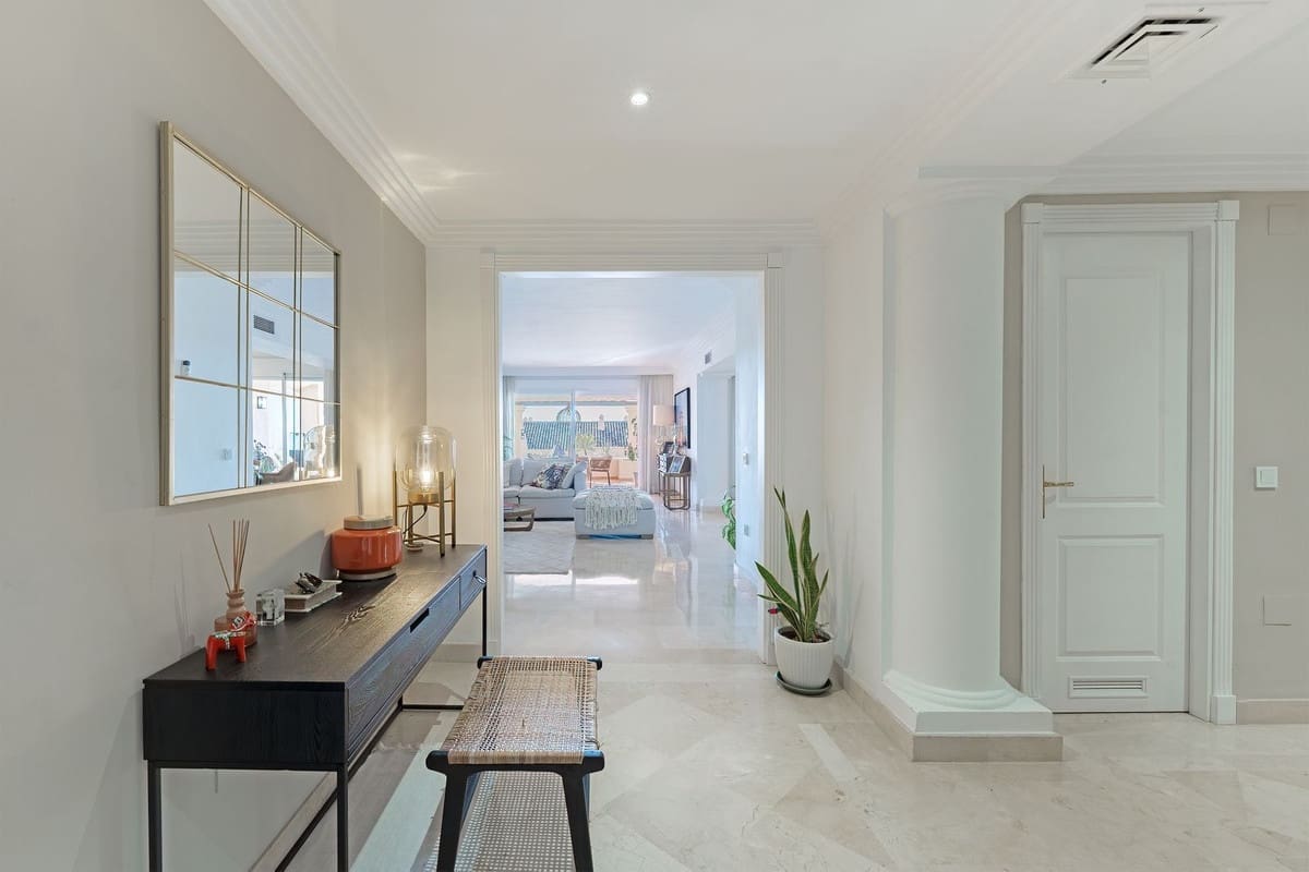 3 soverom Leilighet til salgs i Nueva Andalucia med svømmebasseng garasje - € 1 100 000 (Ref: 9540960)