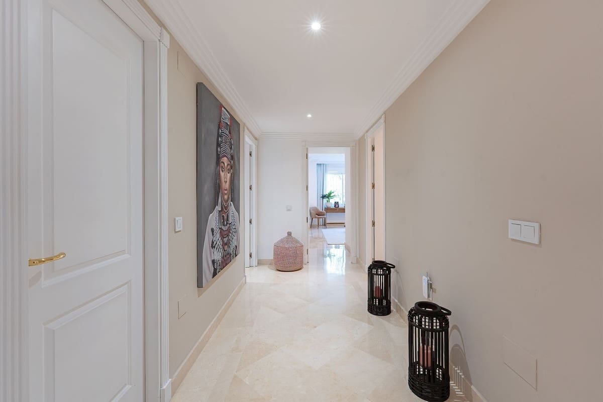 3 soverom Leilighet til salgs i Nueva Andalucia med svømmebasseng garasje - € 1 100 000 (Ref: 9540960)