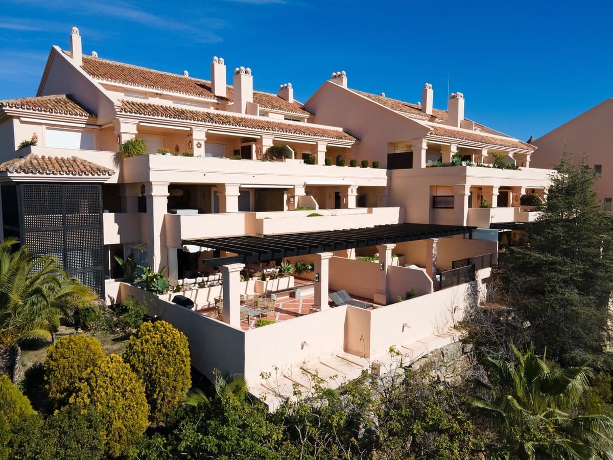 3 soverom Leilighet til salgs i Nueva Andalucia med svømmebasseng garasje - € 1 100 000 (Ref: 9540960)