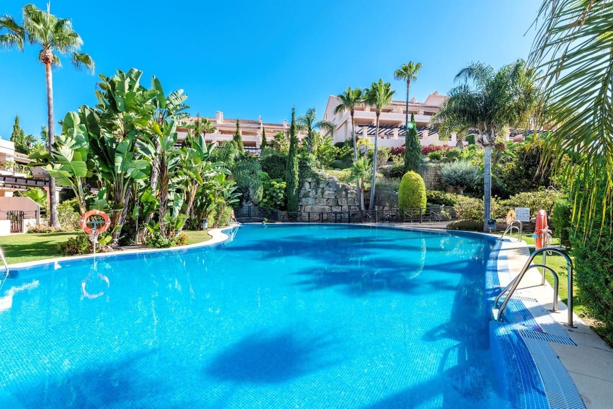 3 soverom Leilighet til salgs i Nueva Andalucia med svømmebasseng garasje - € 1 100 000 (Ref: 9540960)