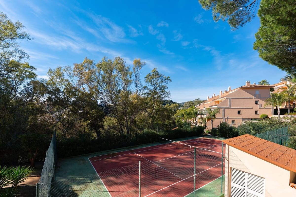 3 soverom Leilighet til salgs i Nueva Andalucia med svømmebasseng garasje - € 1 100 000 (Ref: 9540960)