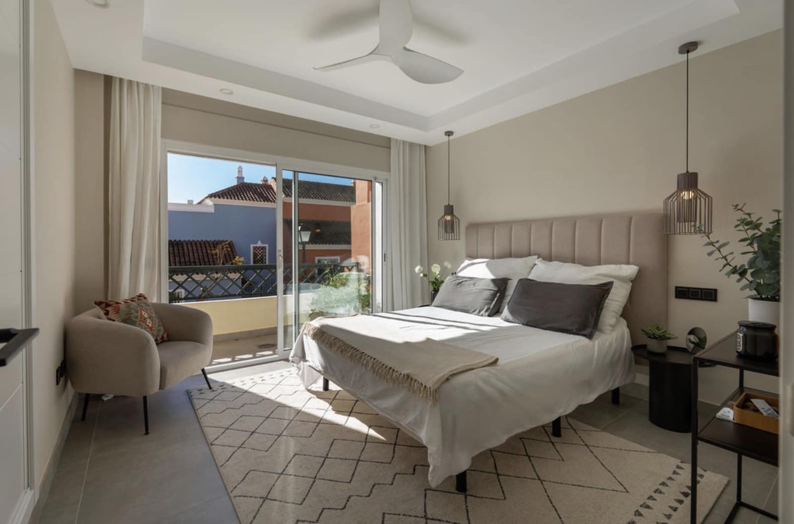 4 slaapkamer Huis te koop in Nueva Andalucia met zwembad garage - € 1.195.000 (Ref: 9543373)