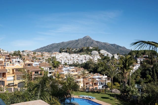 4 bedroom Townhouse for sale in Nueva Andalucia, Marbella with pool garage - € 1,195,000 (Ref: 9543373)