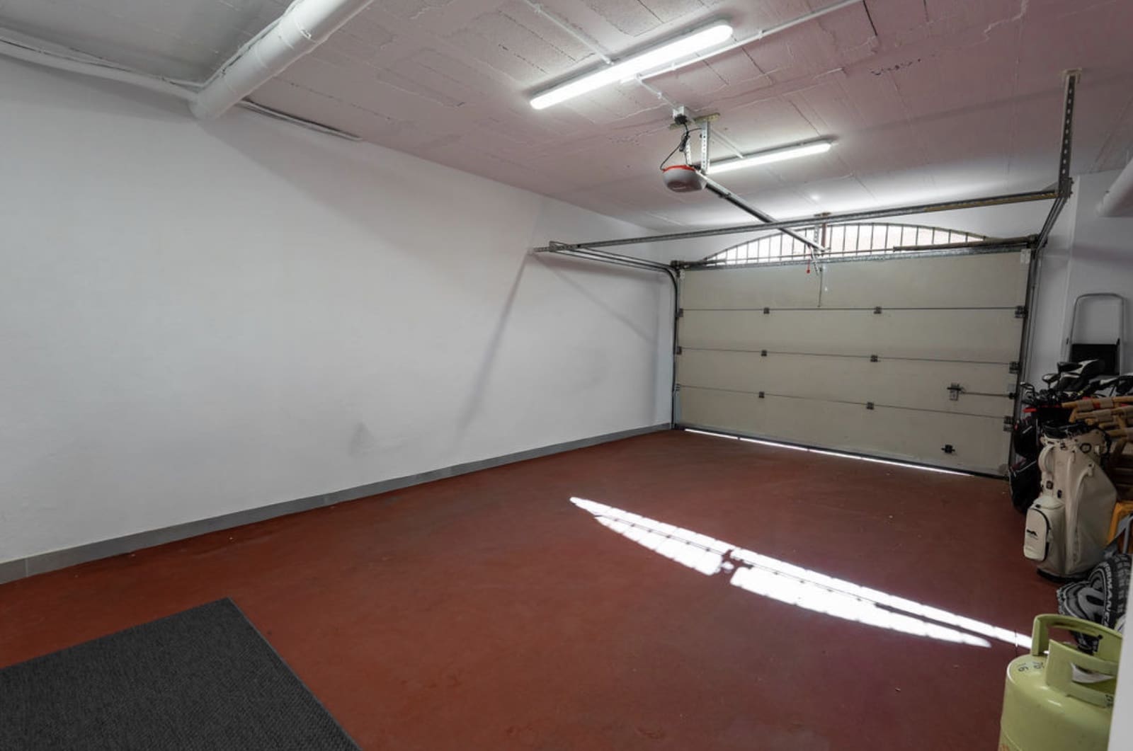 4 Zimmer Haus zu verkaufen in Nueva Andalucia mit Pool Garage - 1.195.000 € (Ref: 9543373)
