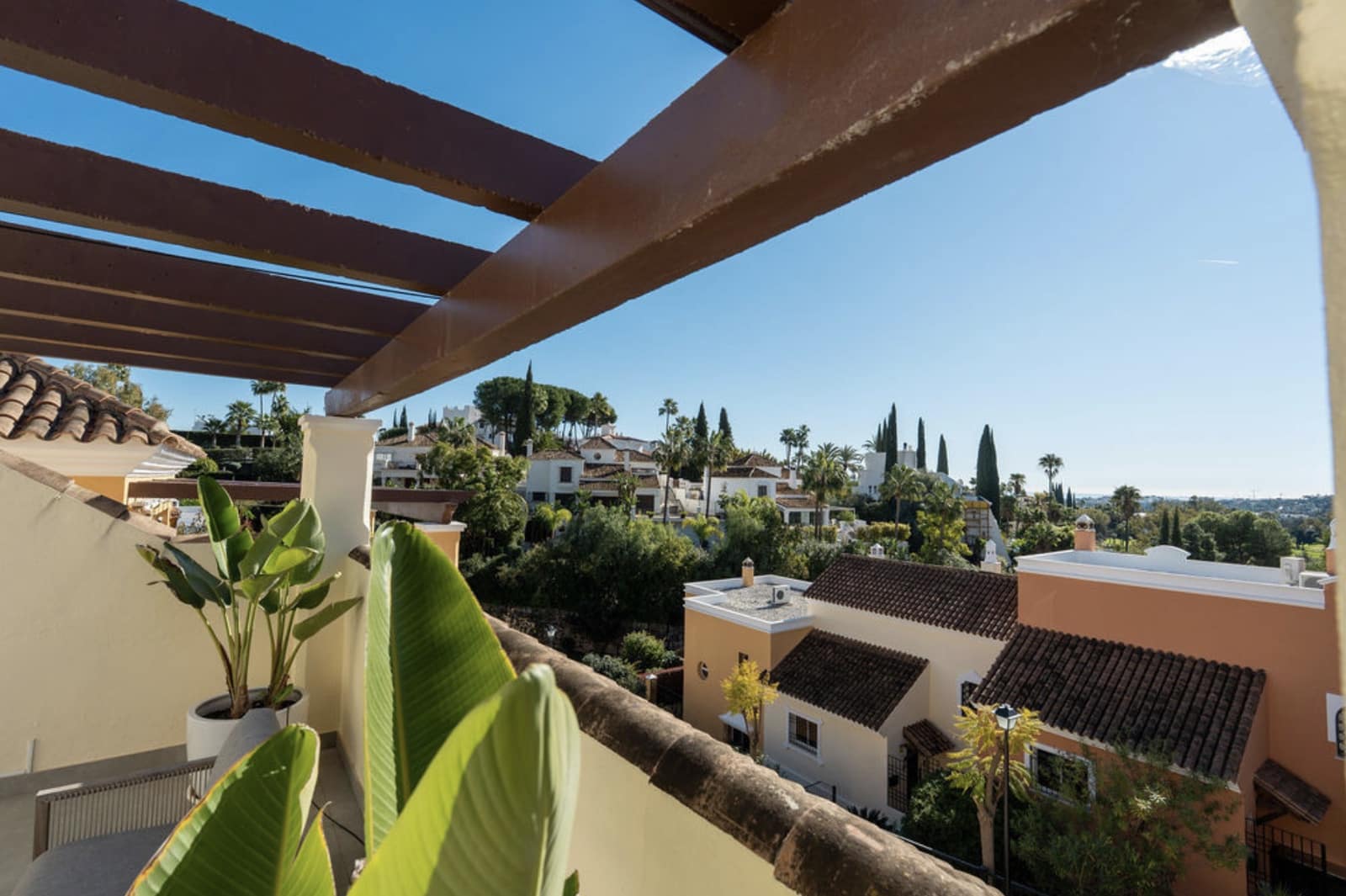 4 Zimmer Haus zu verkaufen in Nueva Andalucia mit Pool Garage - 1.195.000 € (Ref: 9543373)