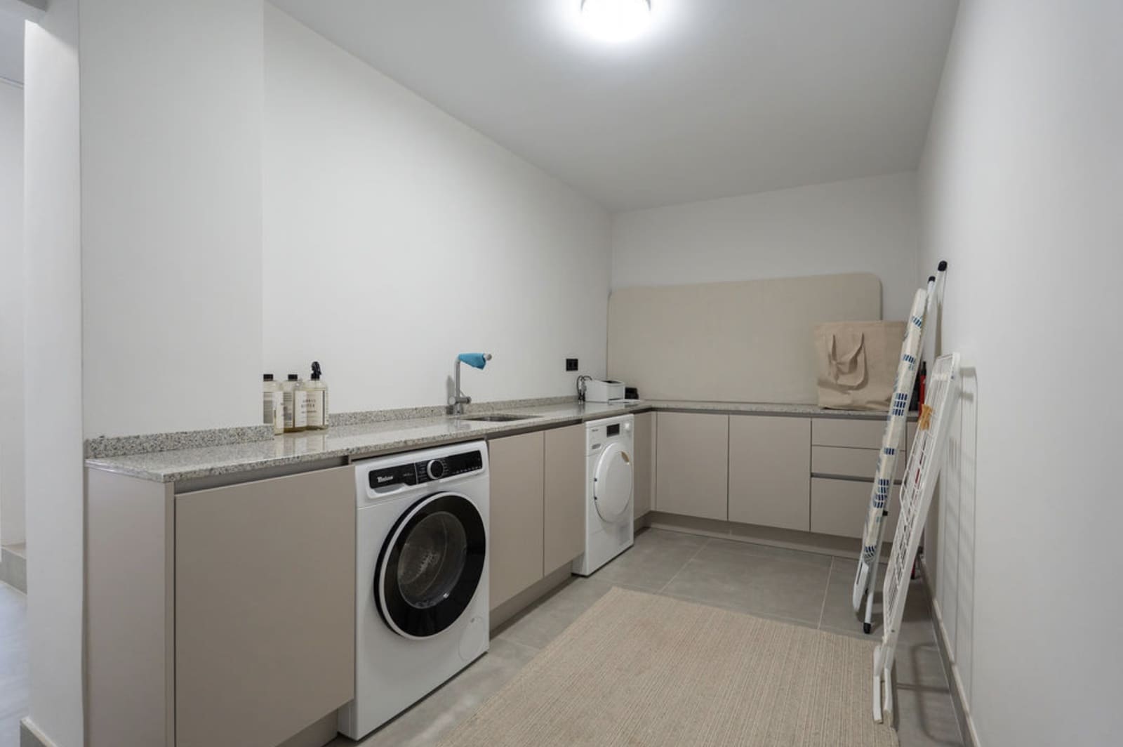 4 Zimmer Haus zu verkaufen in Nueva Andalucia mit Pool Garage - 1.195.000 € (Ref: 9543373)