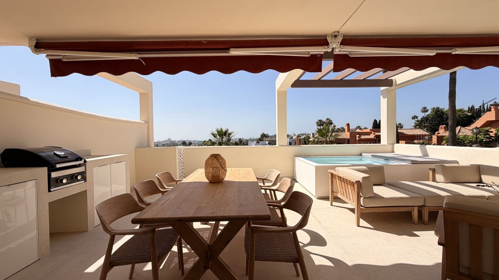3 soveværelse Lejlighed til salg i Nueva Andalucia med swimmingpool garage - € 1.100.000 (Ref: 9543377)