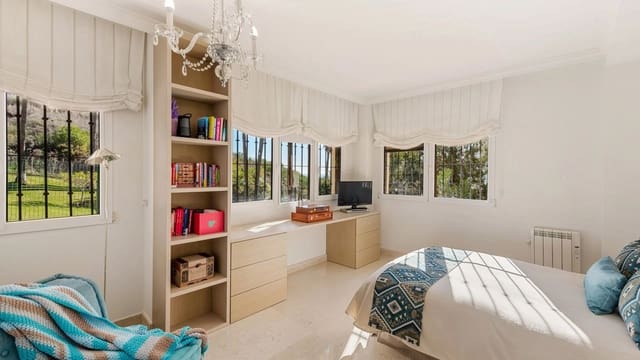 4 soverom Leilighet til salgs i Golden Mile, Marbella med svømmebasseng garasje - € 1 395 000 (Ref: 9547855)