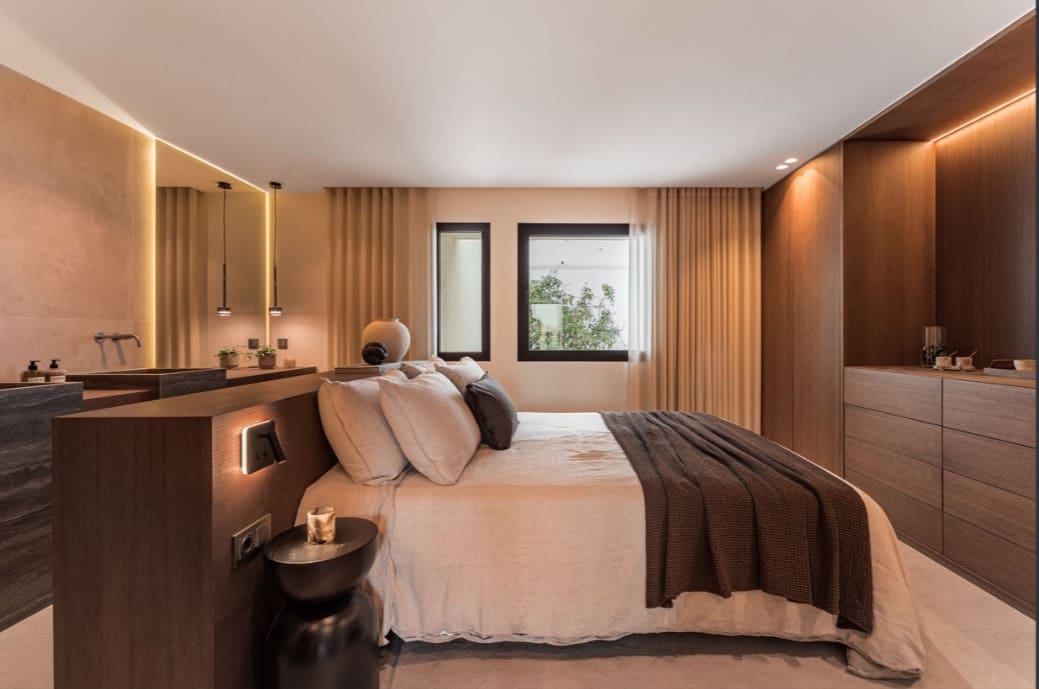 3 sypialnia Dom na sprzedaż w Nueva Andalucia z basenem garażem - 1 550 000 € (Ref: 9547857)