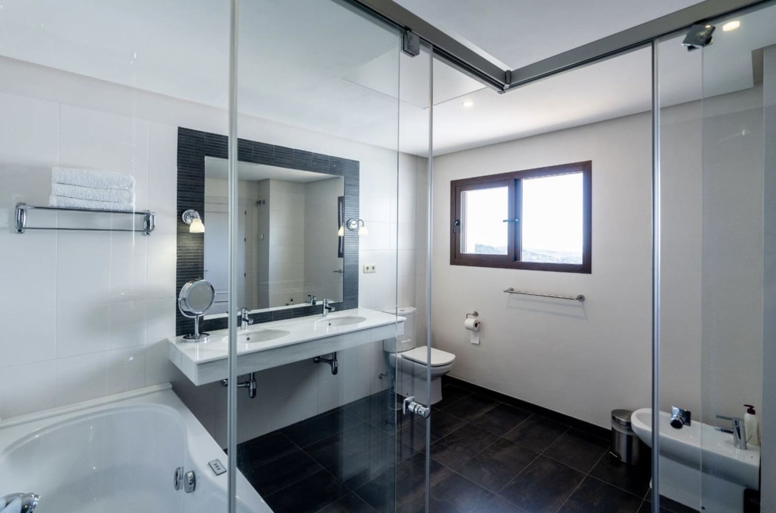 4 quarto Moradia para venda em Benahavis com piscina garagem - 1 795 000 € (Ref: 9551200)