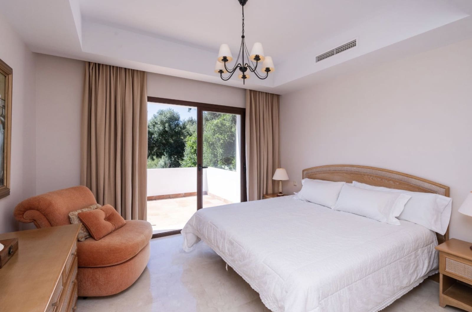 4 quarto Moradia para venda em Benahavis com piscina garagem - 1 795 000 € (Ref: 9551200)