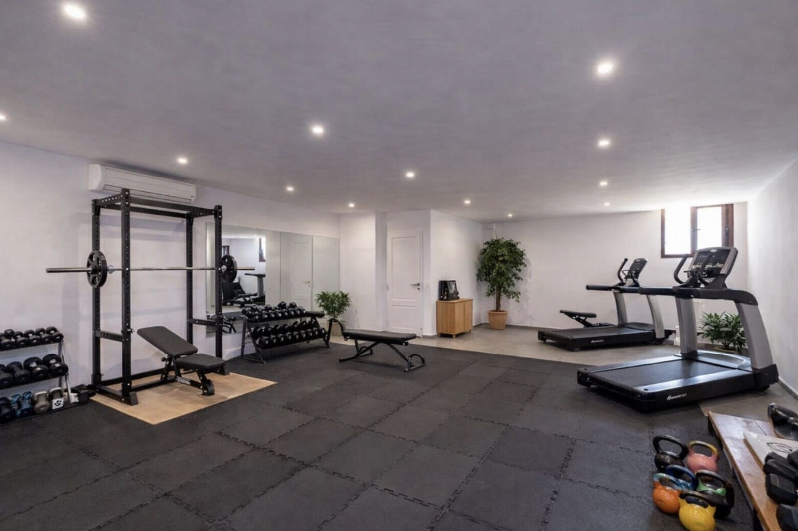 4 quarto Moradia para venda em Benahavis com piscina garagem - 1 795 000 € (Ref: 9551200)