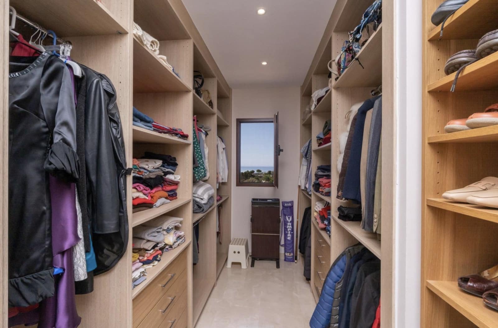 4 quarto Moradia para venda em Benahavis com piscina garagem - 1 795 000 € (Ref: 9551200)