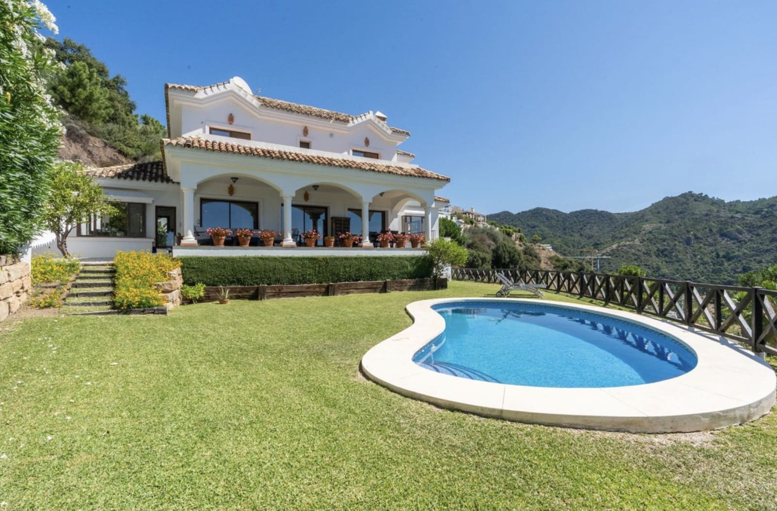 4 bedroom Villa for sale in Benahavis with pool garage - € 1,795,000 (Ref: 9551200)