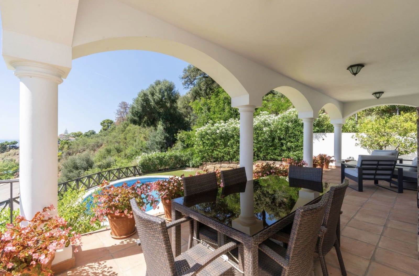 4 bedroom Villa for sale in Benahavis with pool garage - € 1,795,000 (Ref: 9551200)