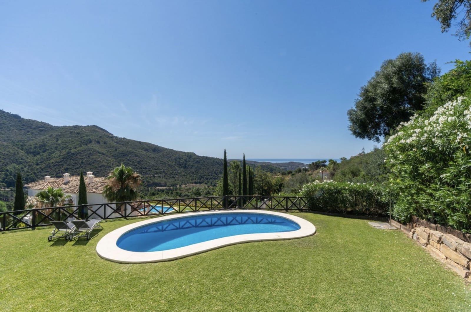 4 bedroom Villa for sale in Benahavis with pool garage - € 1,795,000 (Ref: 9551200)