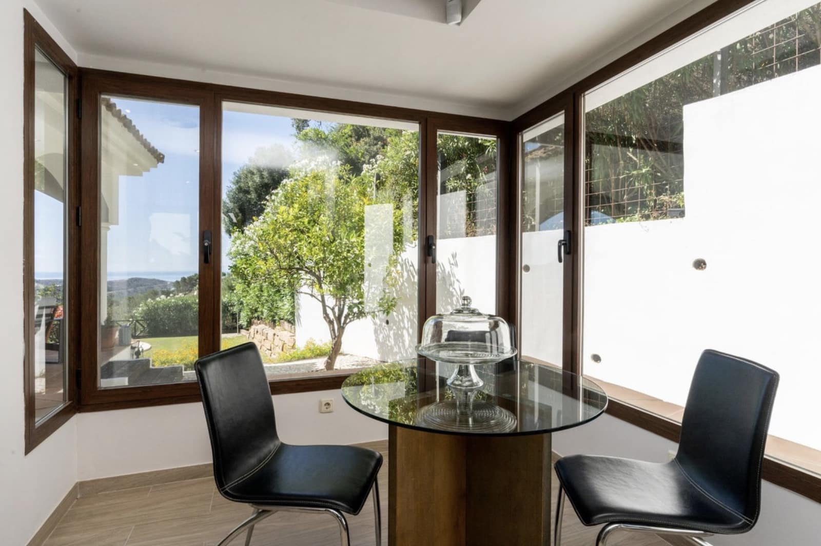 4 bedroom Villa for sale in Benahavis with pool garage - € 1,795,000 (Ref: 9551200)