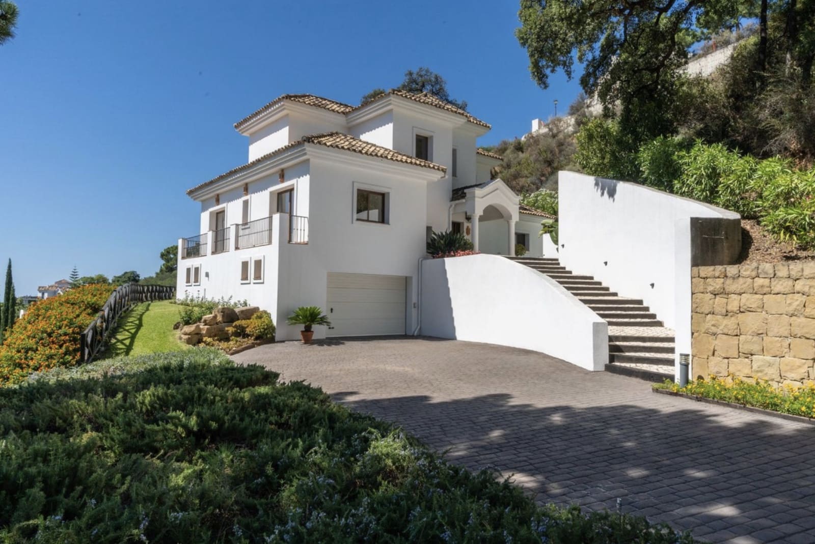 4 bedroom Villa for sale in Benahavis with pool garage - € 1,795,000 (Ref: 9551200)