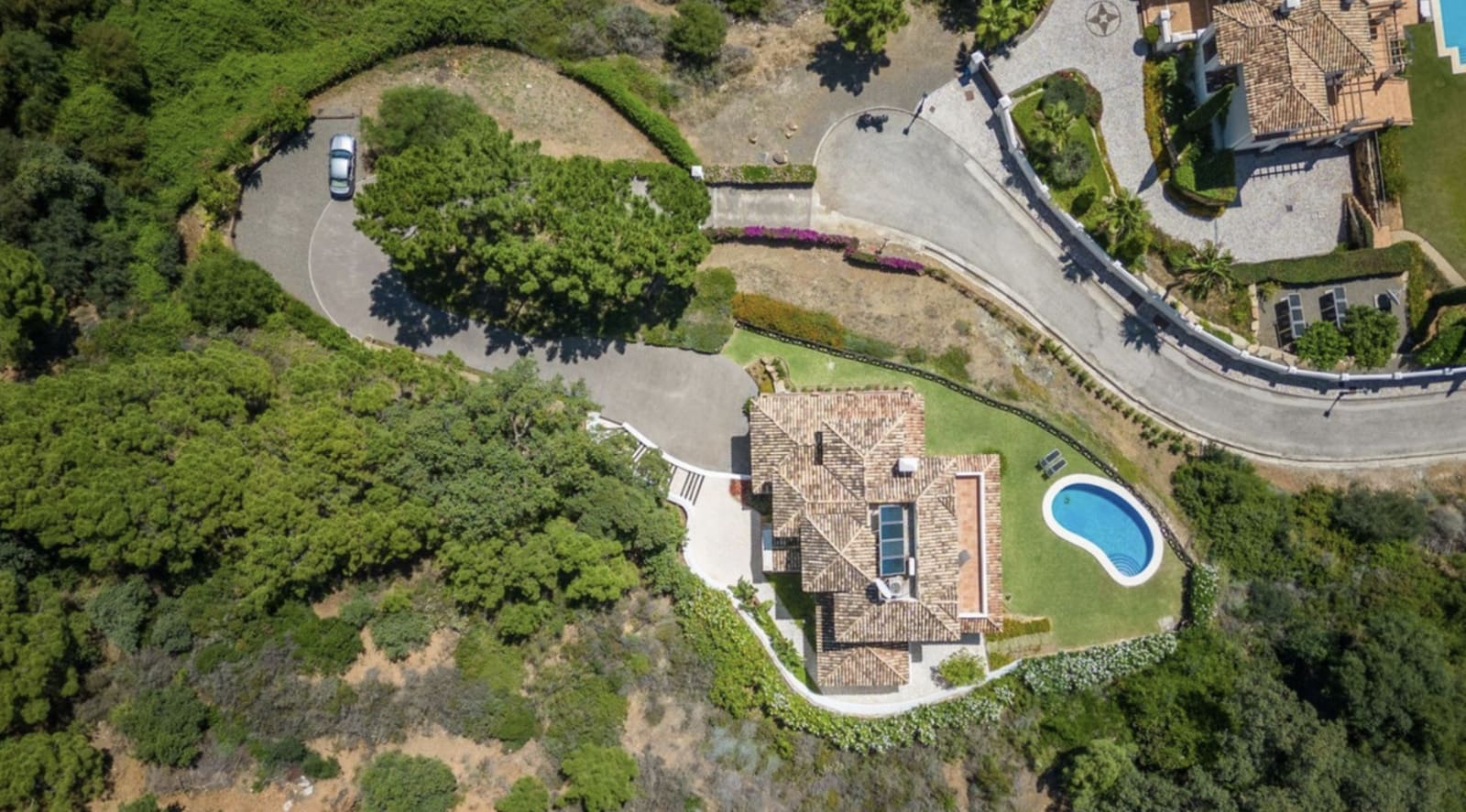 4 bedroom Villa for sale in Benahavis with pool garage - € 1,795,000 (Ref: 9551200)