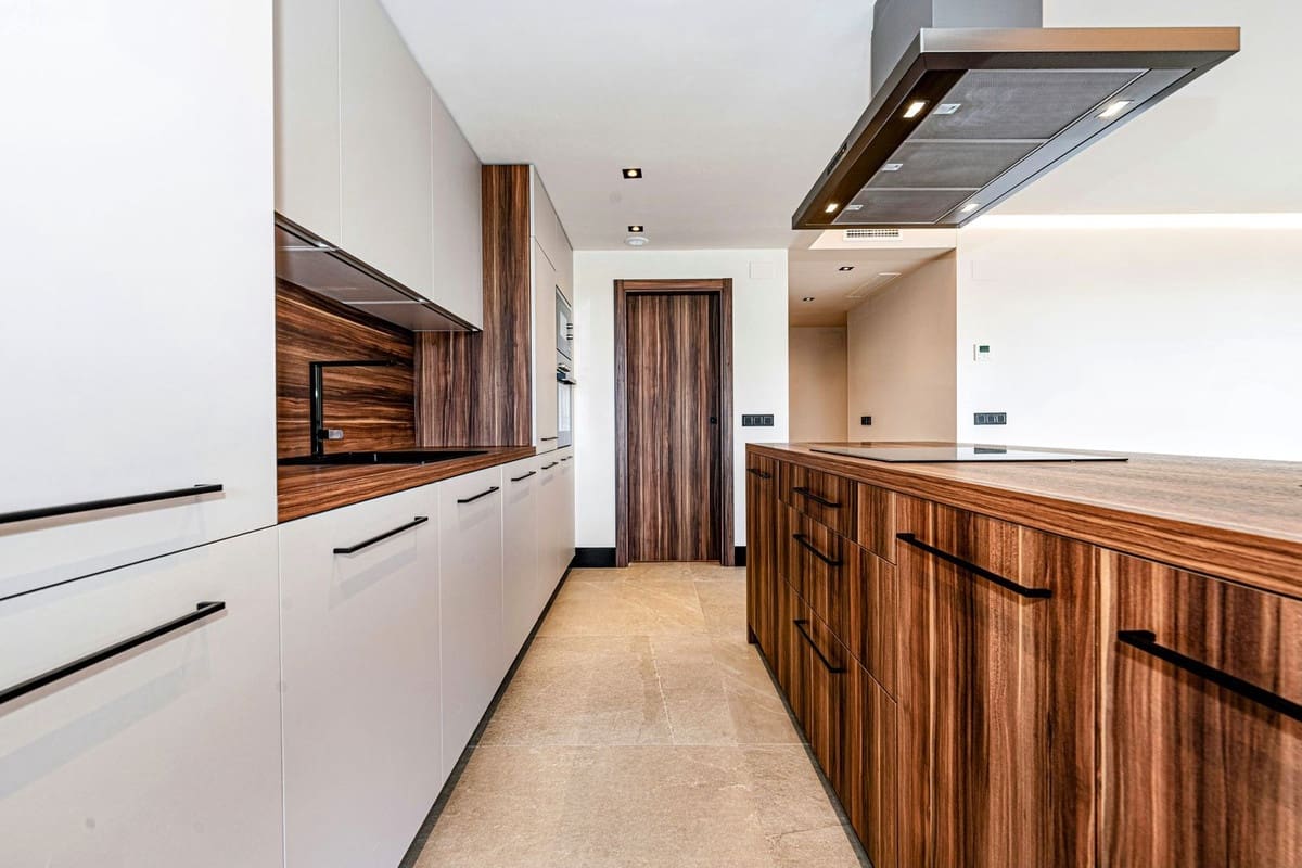 3 sovrum Lägenhet till salu i Nueva Andalucia med pool garage - 795 000 € (Ref: 9561580)