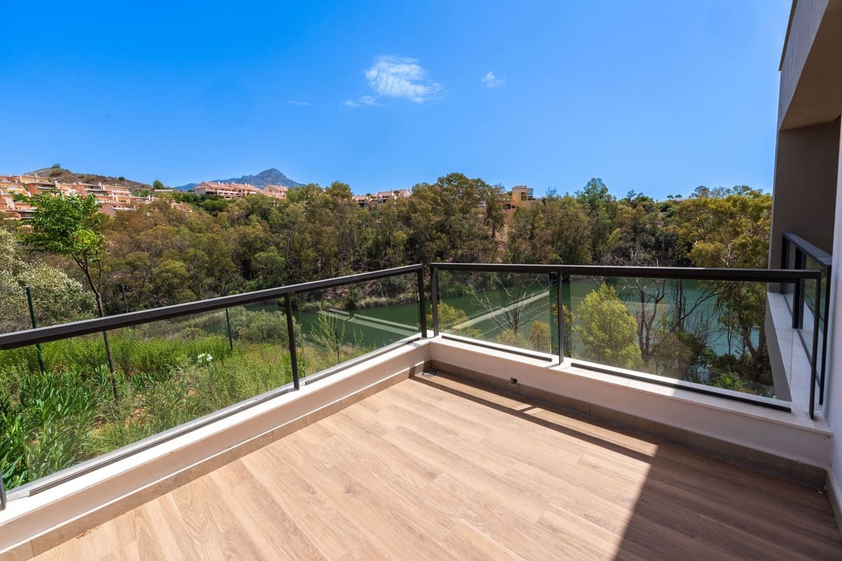 3 sovrum Lägenhet till salu i Nueva Andalucia med pool garage - 795 000 € (Ref: 9561580)