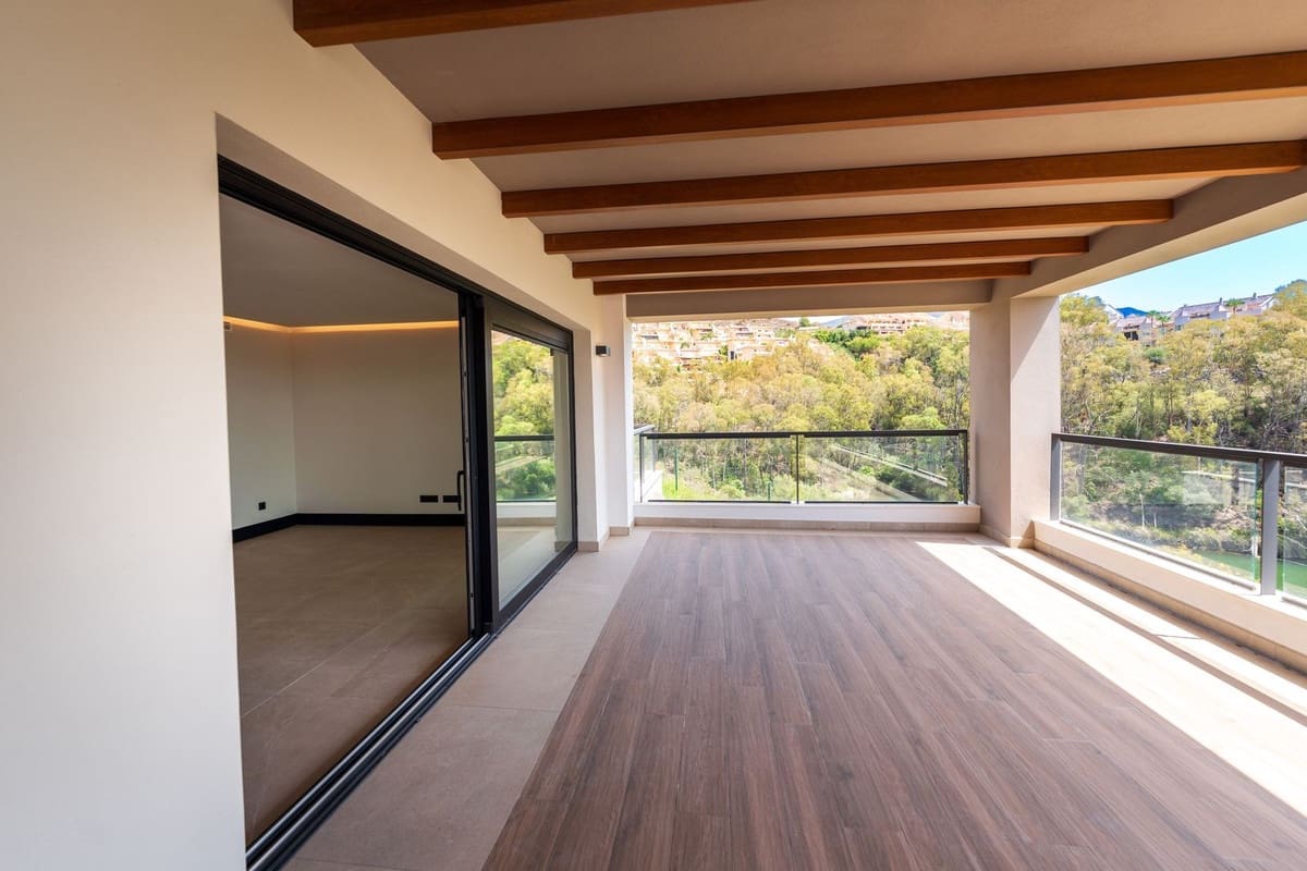 3 sovrum Lägenhet till salu i Nueva Andalucia med pool garage - 795 000 € (Ref: 9561580)