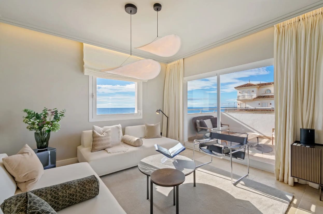 2 makuuhuone Kattohuoneisto myytävänä paikassa Puerto Banus mukana uima-altaan 
autotalli - 1 995 000 € (Ref: 9561581)