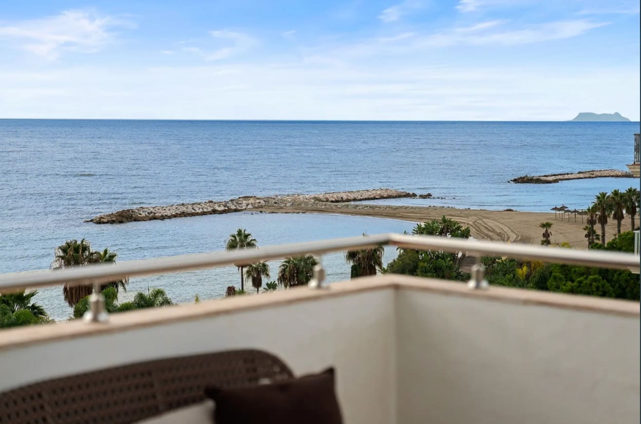 2 makuuhuone Kattohuoneisto myytävänä paikassa Puerto Banus mukana uima-altaan 
autotalli - 1 995 000 € (Ref: 9561581)