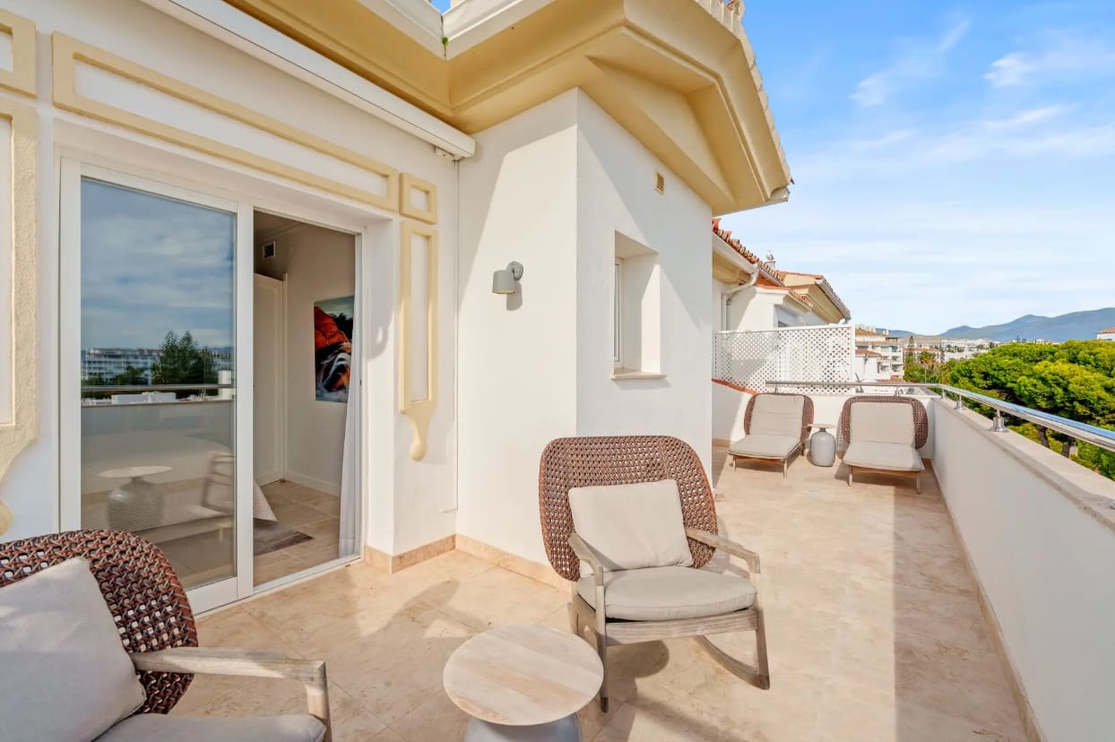 2 makuuhuone Kattohuoneisto myytävänä paikassa Puerto Banus mukana uima-altaan 
autotalli - 1 995 000 € (Ref: 9561581)