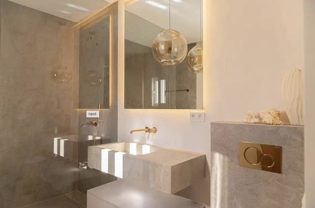 Apartamento de 2 habitaciones en Marbella en venta con piscina garaje - 698.000 € (Ref: 9564952)