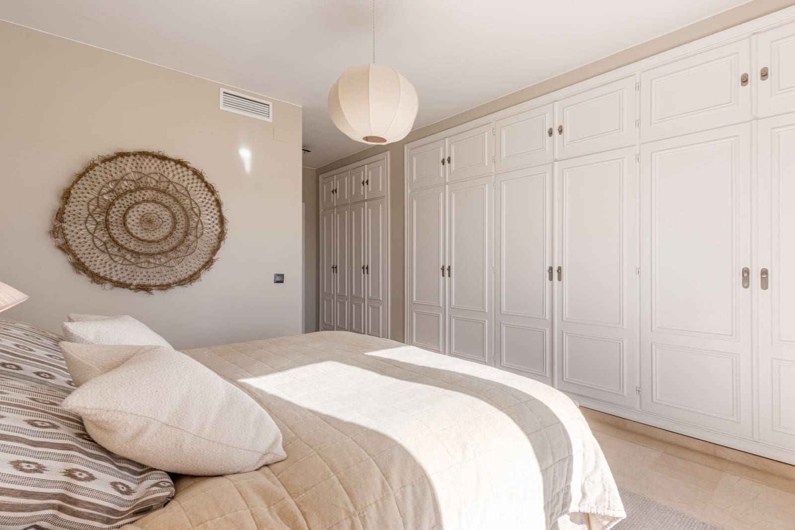 2 sypialnia Apartament na sprzedaż w Marbella z basenem garażem - 858 000 € (Ref: 9568318)