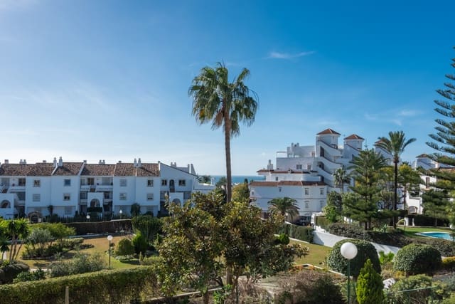 2 chambre Appartement à vendre à Nueva Andalucía Centro, Marbella avec piscine garage - 849 000 € (Ref: 9568318)