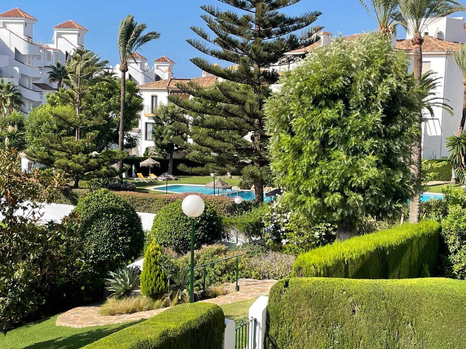 2 sypialnia Apartament na sprzedaż w Marbella z basenem garażem - 858 000 € (Ref: 9568318)