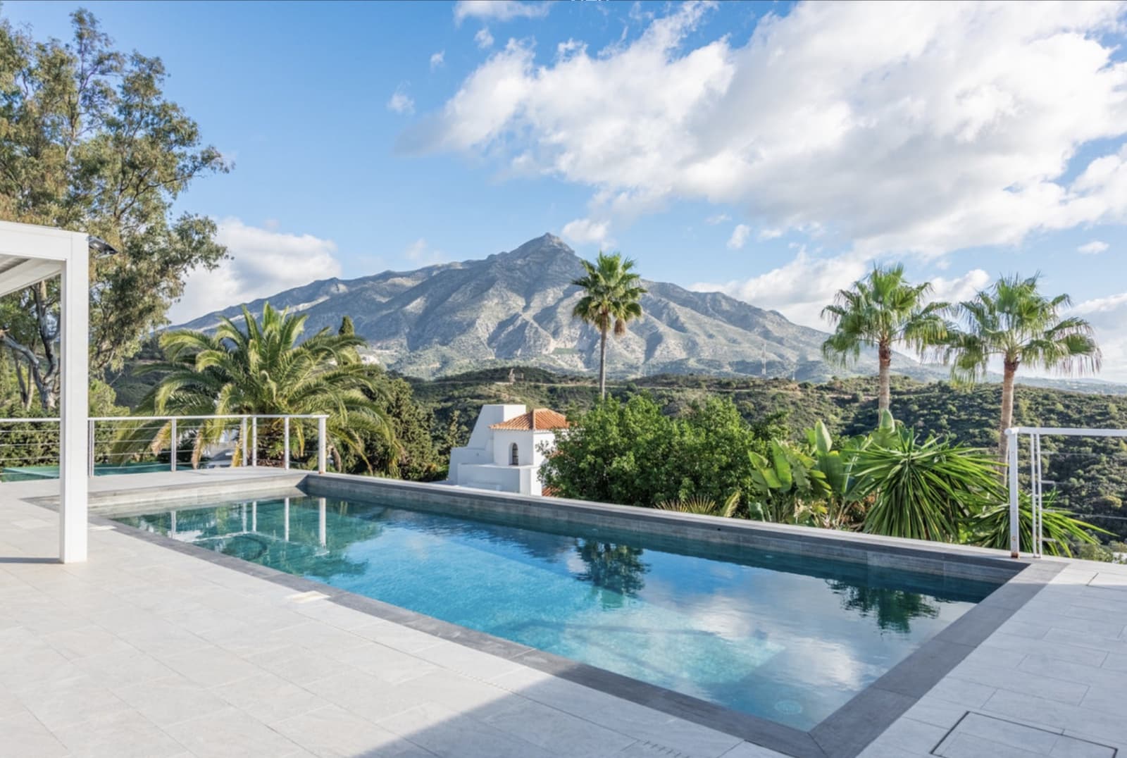 4 makuuhuone Huvila myytävänä paikassa Marbella mukana uima-altaan - 3 350 000 € (Ref: 9568321)