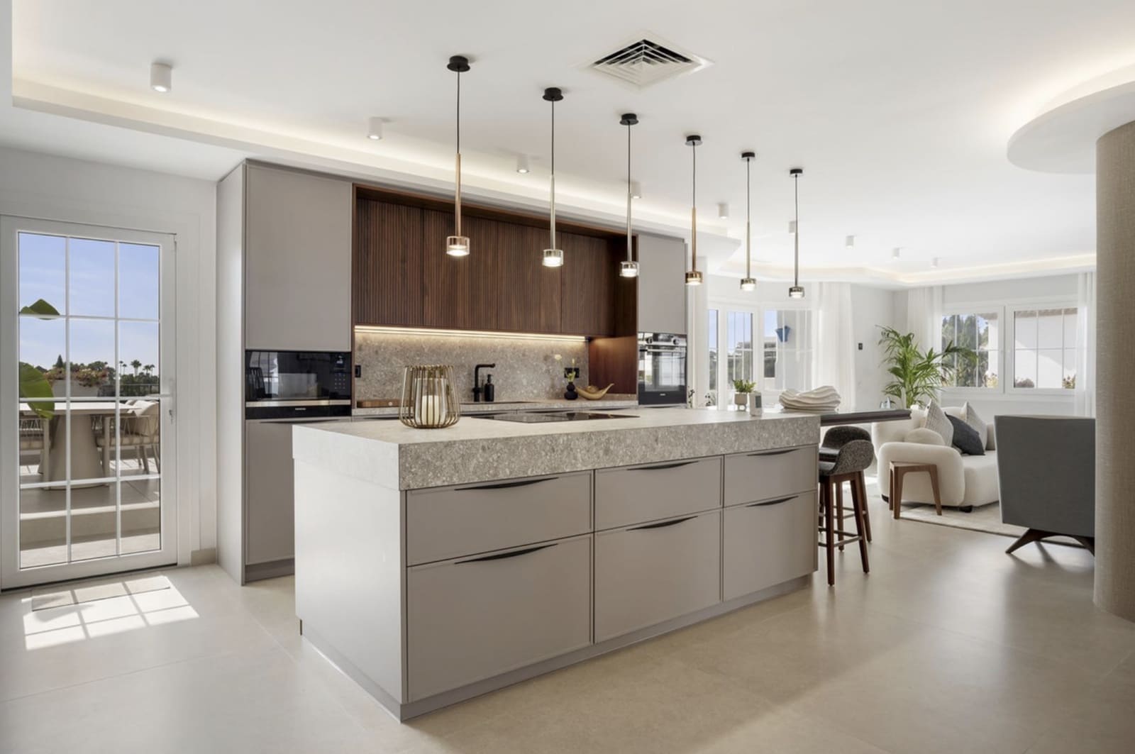 5 slaapkamer Penthouse te koop in Nueva Andalucia met zwembad garage - € 1.895.000 (Ref: 9574441)