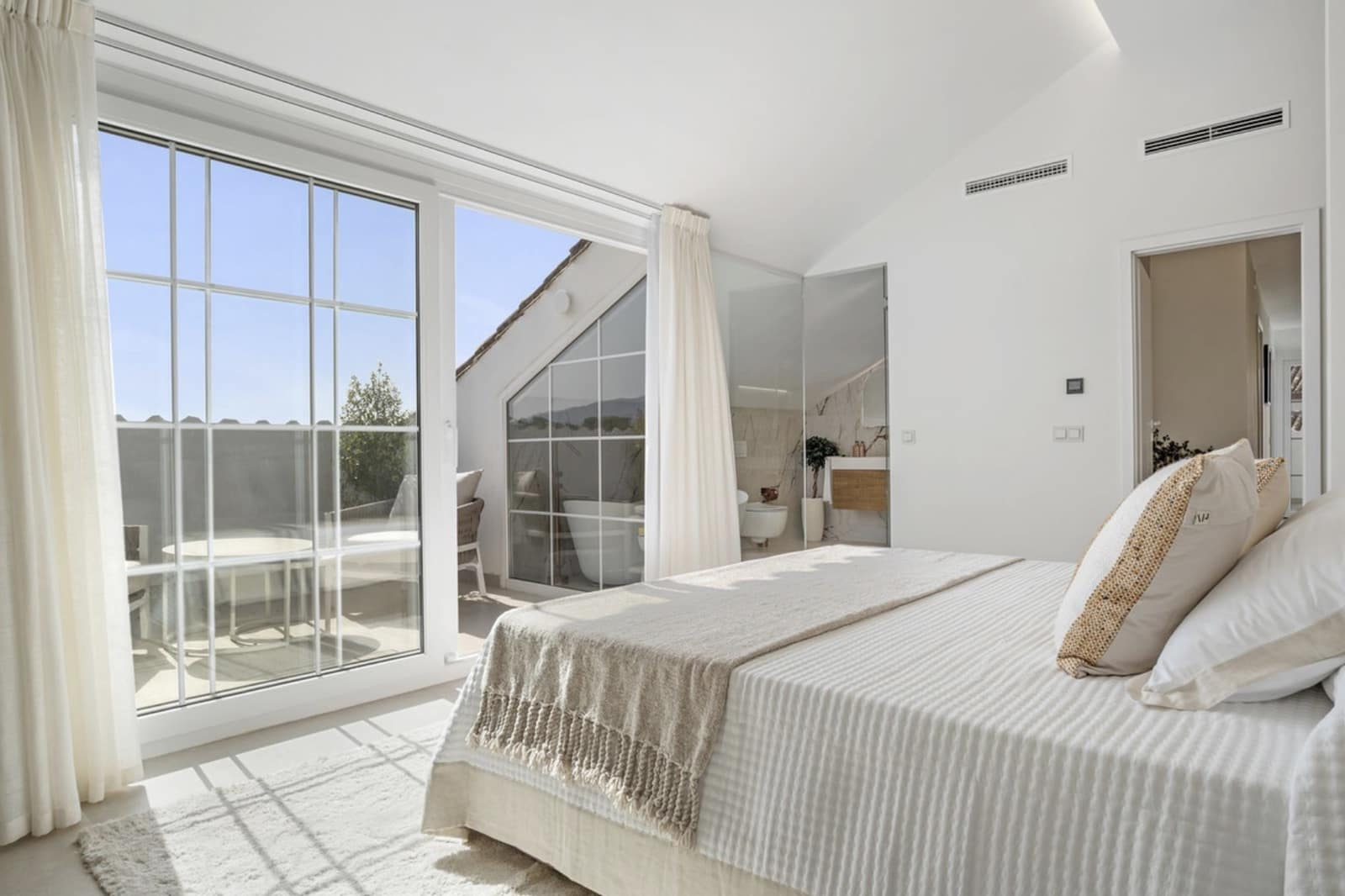 5 slaapkamer Penthouse te koop in Nueva Andalucia met zwembad garage - € 1.895.000 (Ref: 9574441)