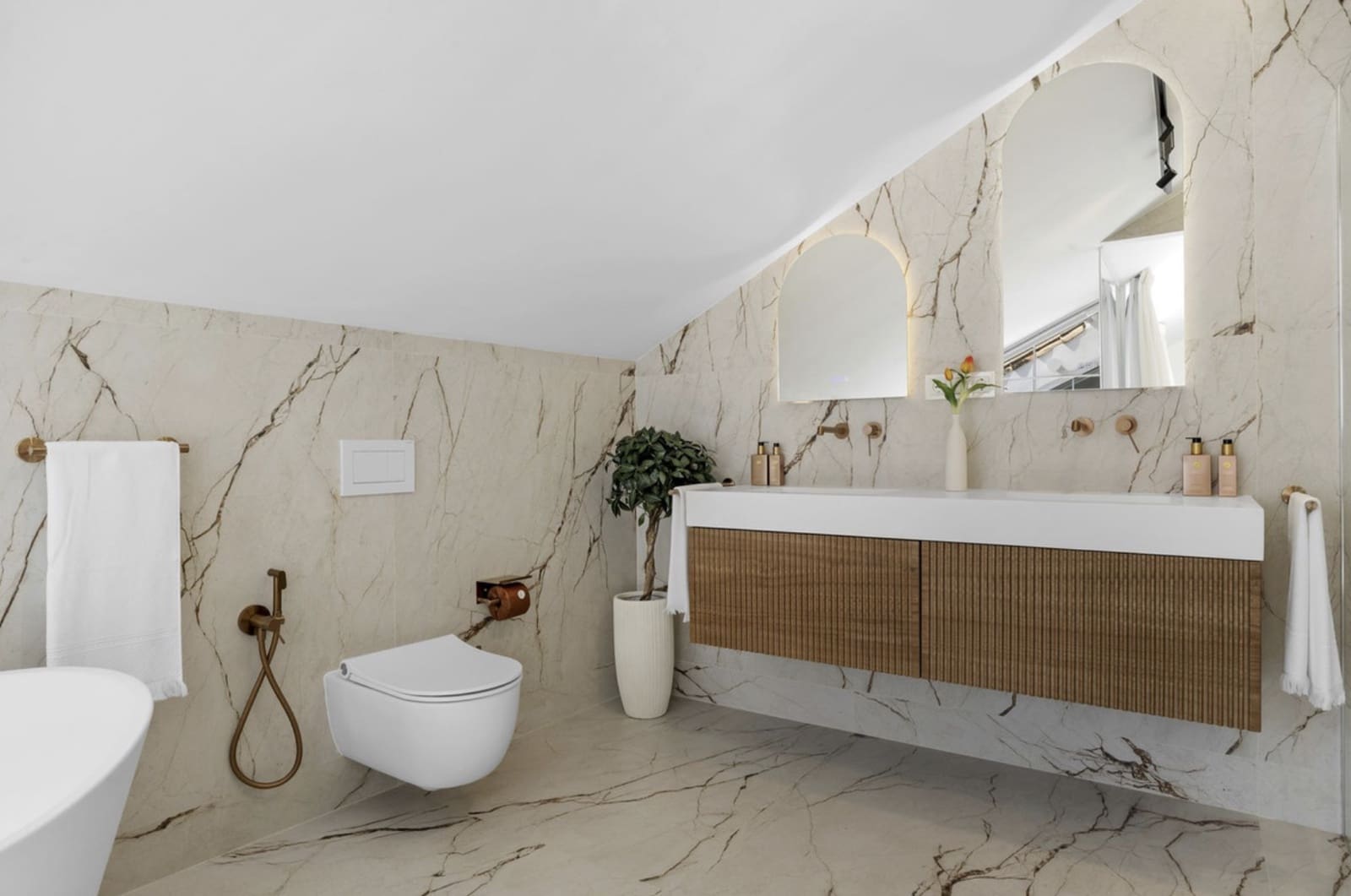 5 slaapkamer Penthouse te koop in Nueva Andalucia met zwembad garage - € 1.895.000 (Ref: 9574441)