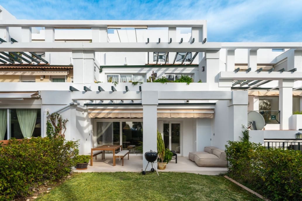 2 sovrum Lägenhet till salu i La Quinta med pool garage - 460 000 € (Ref: 9574442)