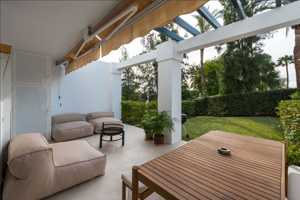 2 sovrum Lägenhet till salu i La Quinta med pool garage - 460 000 € (Ref: 9574442)