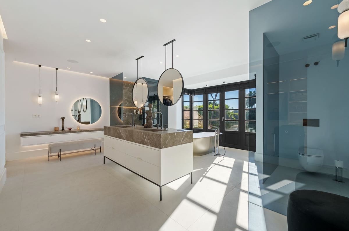 5 soveværelse Villa til salg i Nueva Andalucia med swimmingpool garage - € 11.950.000 (Ref: 9582644)