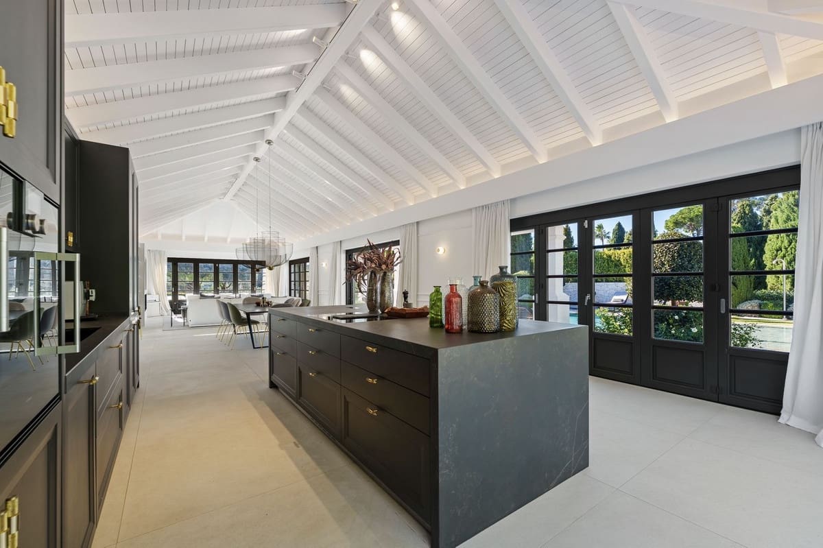 5 soveværelse Villa til salg i Nueva Andalucia med swimmingpool garage - € 11.950.000 (Ref: 9582644)