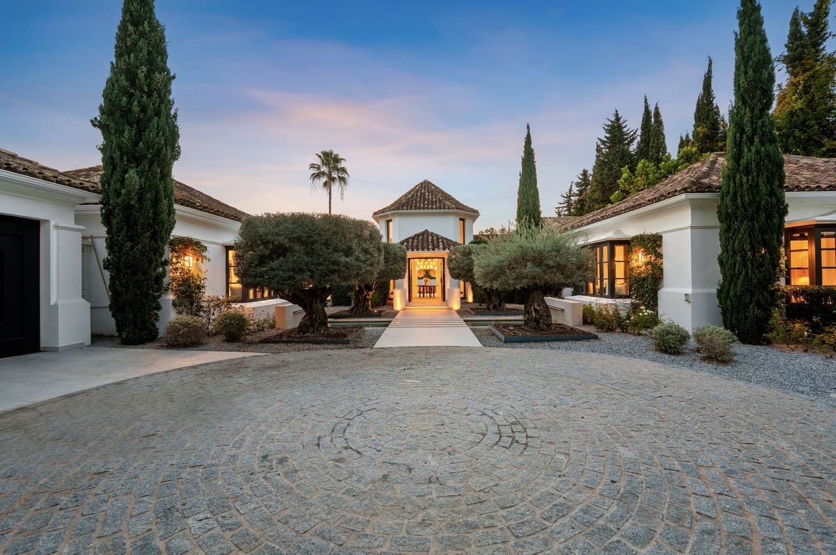 5 soveværelse Villa til salg i Nueva Andalucia med swimmingpool garage - € 11.950.000 (Ref: 9582644)