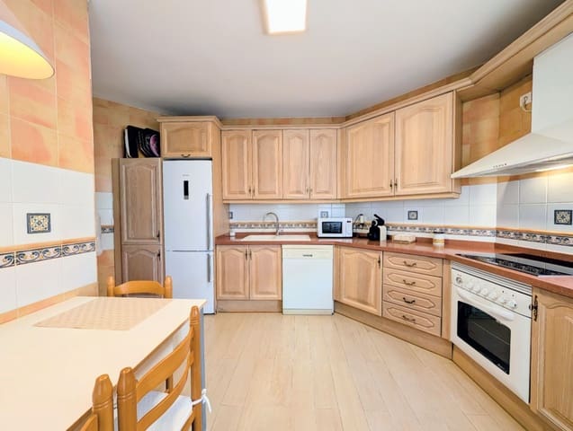 4 slaapkamer Penthouse te koop in San Pedro de Alcantara, Marbella met zwembad garage - € 1.250.000 (Ref: 9582645)