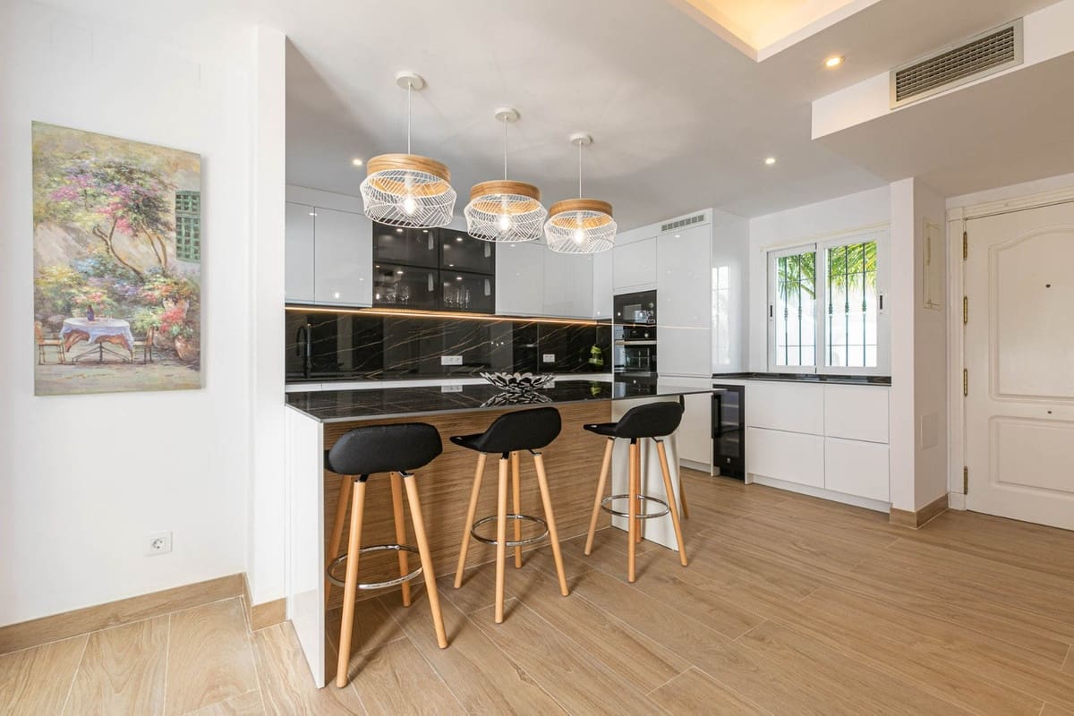 3 soveværelse Lejlighed til salg i Nueva Andalucia med swimmingpool - € 599.000 (Ref: 9586178)