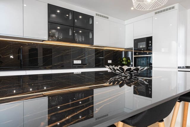 3 soveværelse Lejlighed til salg i Nueva Andalucia, Marbella med swimmingpool - € 599.000 (Ref: 9586178)