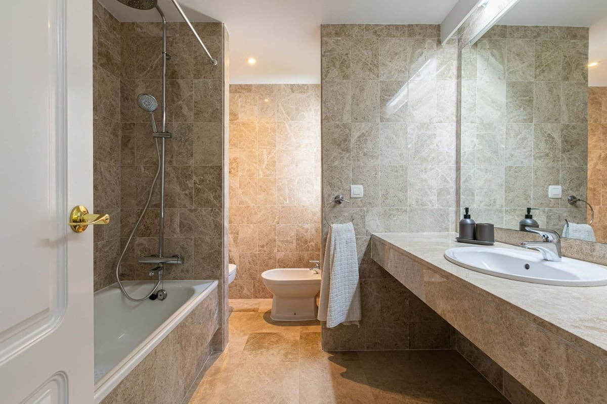 3 soveværelse Lejlighed til salg i Nueva Andalucia med swimmingpool - € 599.000 (Ref: 9586178)