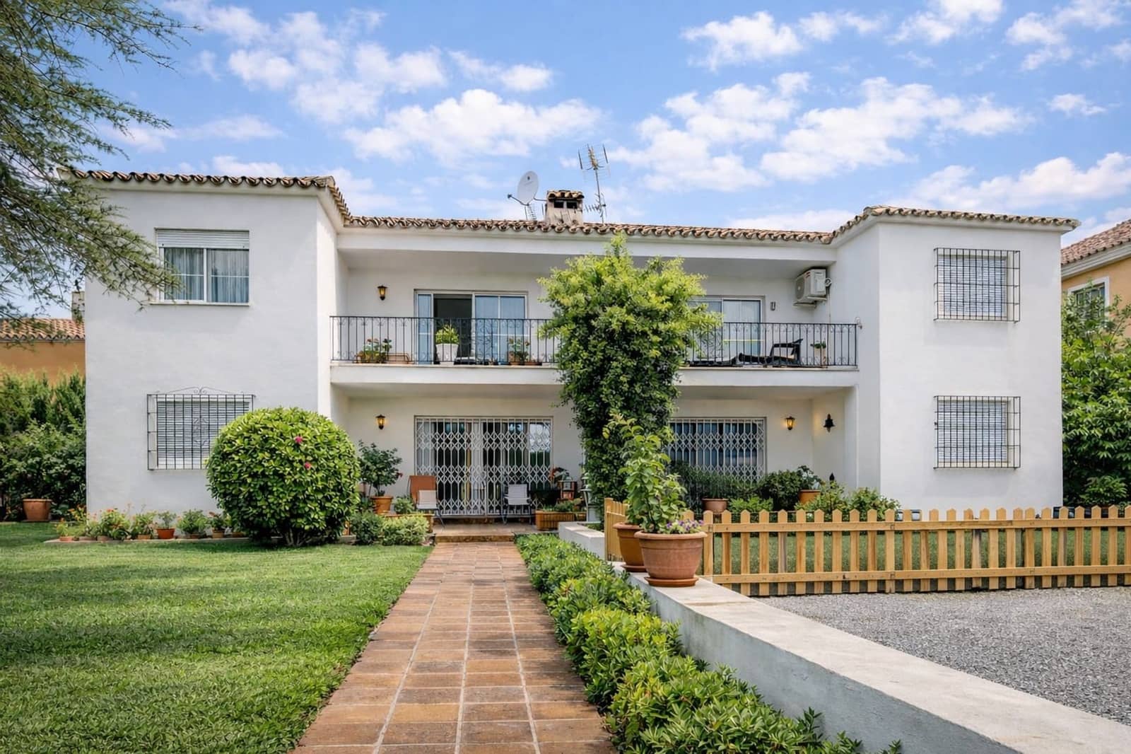 Apartamento de 3 habitaciones en Nueva Andalucia en venta con piscina - 419.900 € (Ref: 9591098)