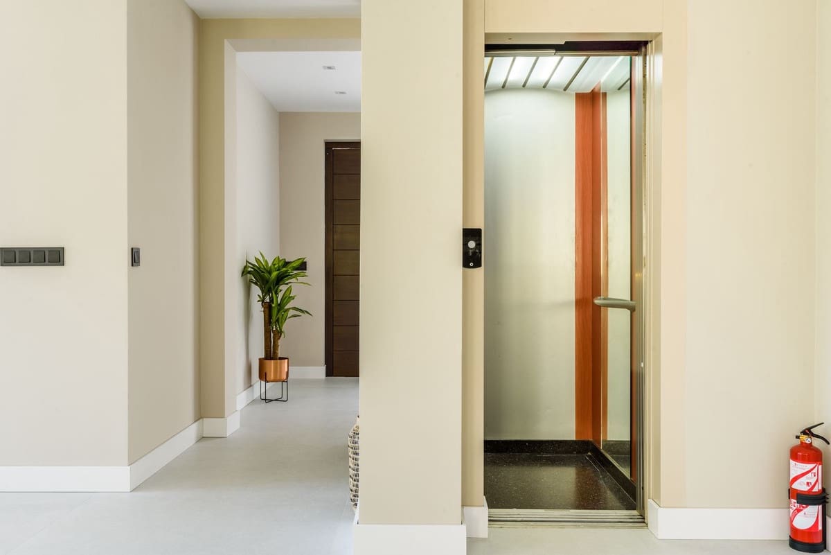 7 sovrum Villa till salu i Marbella med pool garage - 3 790 000 € (Ref: 9604852)