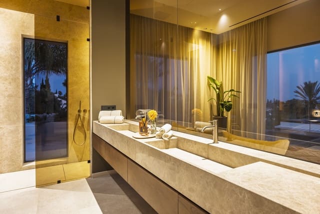 5 soverom Villa til salgs i Nueva Andalucia, Marbella med svømmebasseng garasje - € 4 695 000 (Ref: 9604854)